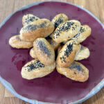 Μπουρεκάκια νόστιμα με σαλάμι και τυρί από την Αργυρώ Μπαρμπαρίγου