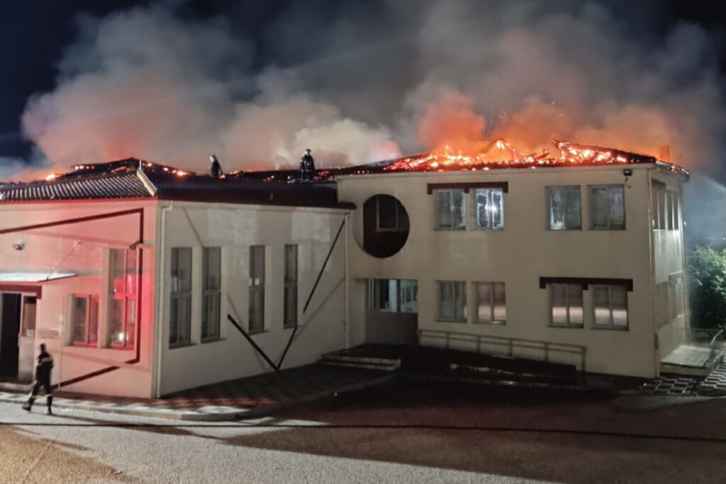 Σέρρες: Συνελήφθη 14χρονος για τον εμπρησμό σε δημοτικό σχολείο
