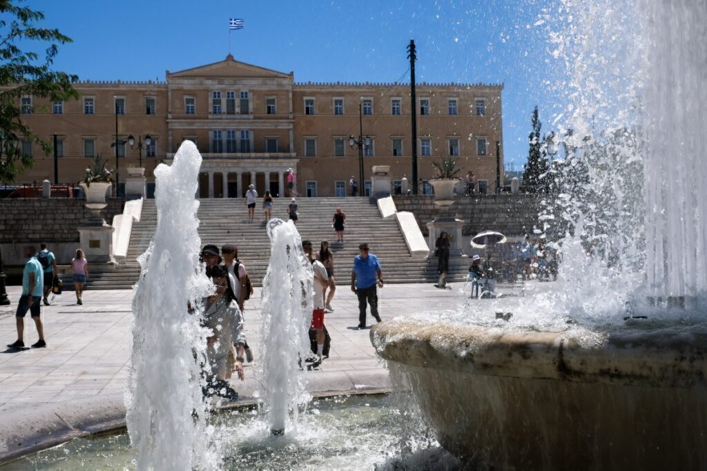 Προϋπολογισμός 2025: Τα εξοπλιστικά, οι νέες συντάξεις και η κλιματική αλλαγή – Αντίστροφη μέτ