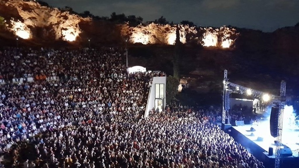 Θεατρικές παραστάσεις: Ποιες κέρδισαν το χειροκρότημα και συνεχίζουν