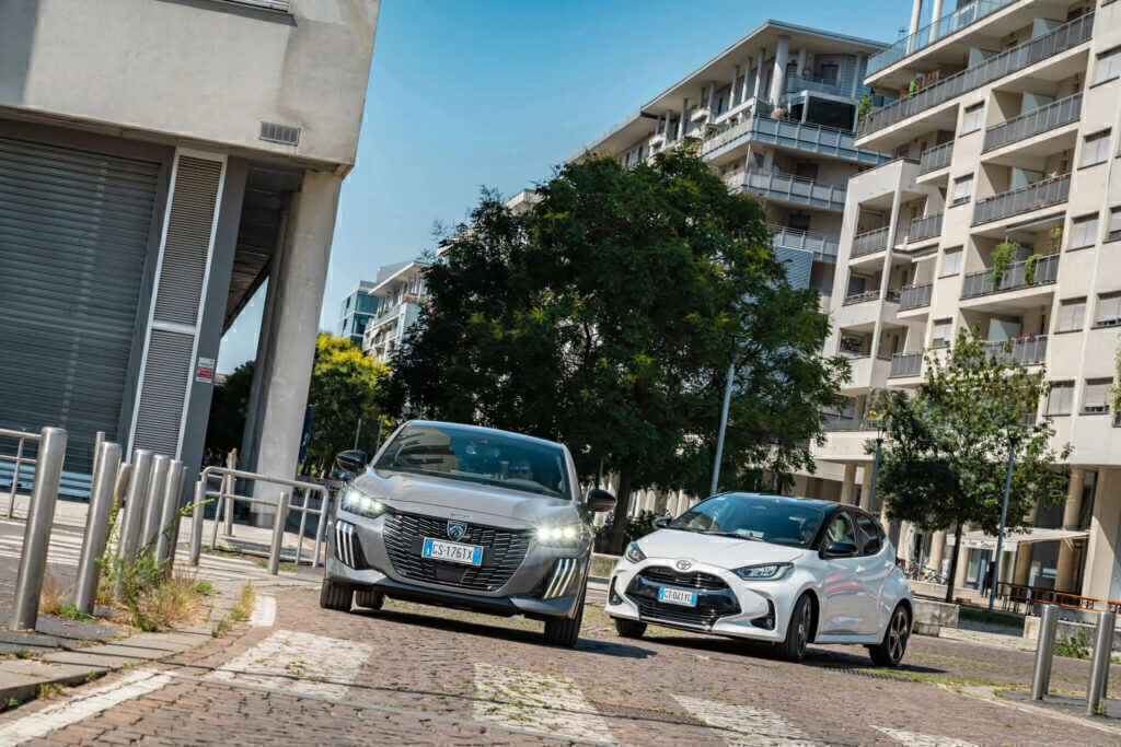 Full Hybrid Δοκιμή: Peugeot 208 Vs Toyota Yaris