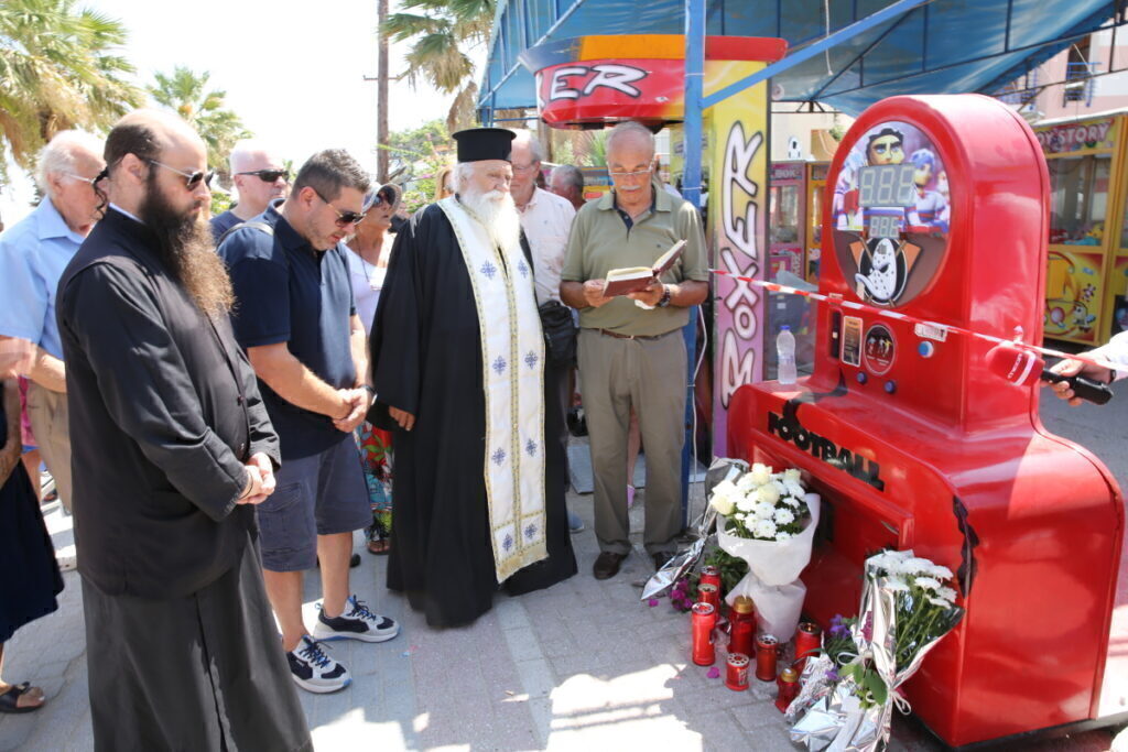 Χαλκιδική: Σε κλίμα συγκίνησης το τρισάγιο για τον 19χρονο που έχασε τη ζωή του σε λούνα παρκ –