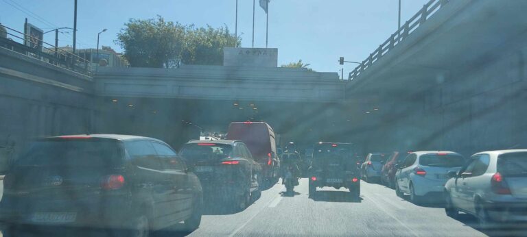 Κίνηση τώρα: Μποτιλιάρισμα σε όλους τους κεντρικούς δρόμους – Μεγάλες καθυστερήσεις