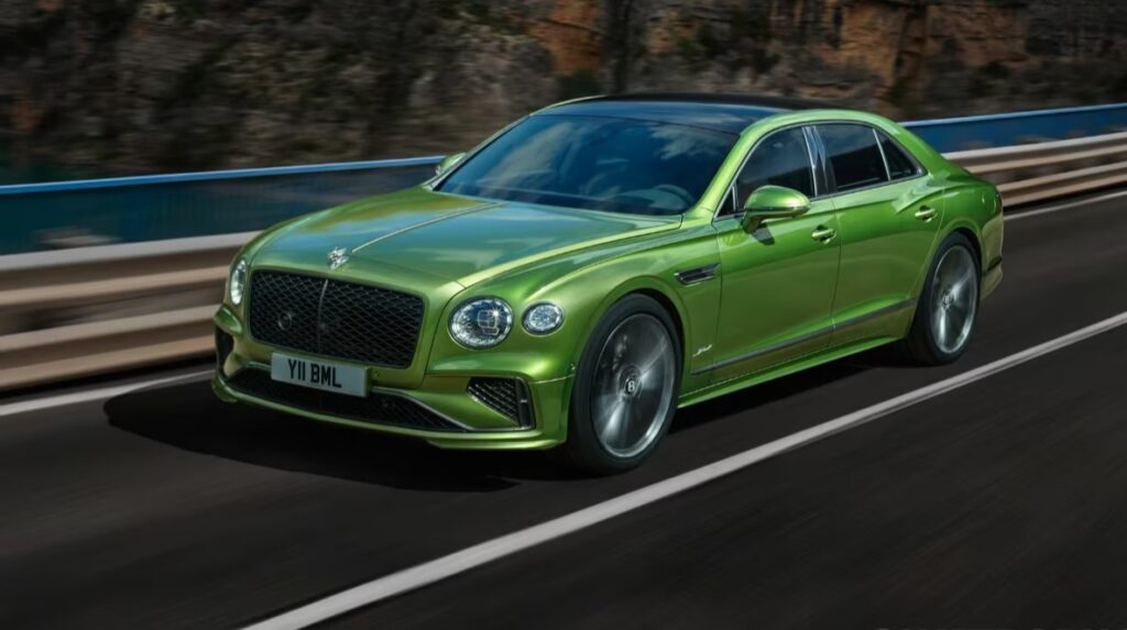 Νέα Bentley Flying Spur: Η «σκυτάλη» περνά στα plug-in
