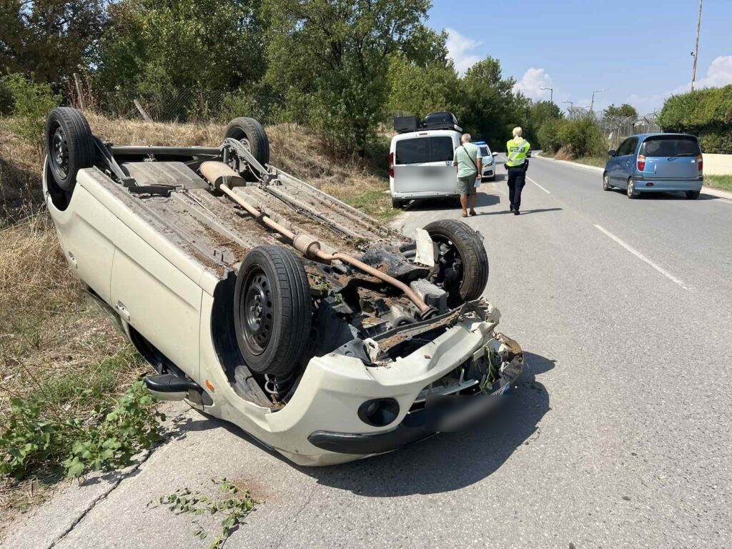 Σοκαριστικό τροχαίο στη Λάρισα: Ανατράπηκε αυτοκίνητο που οδηγούσε 22χρονη- Σώα η οδηγός