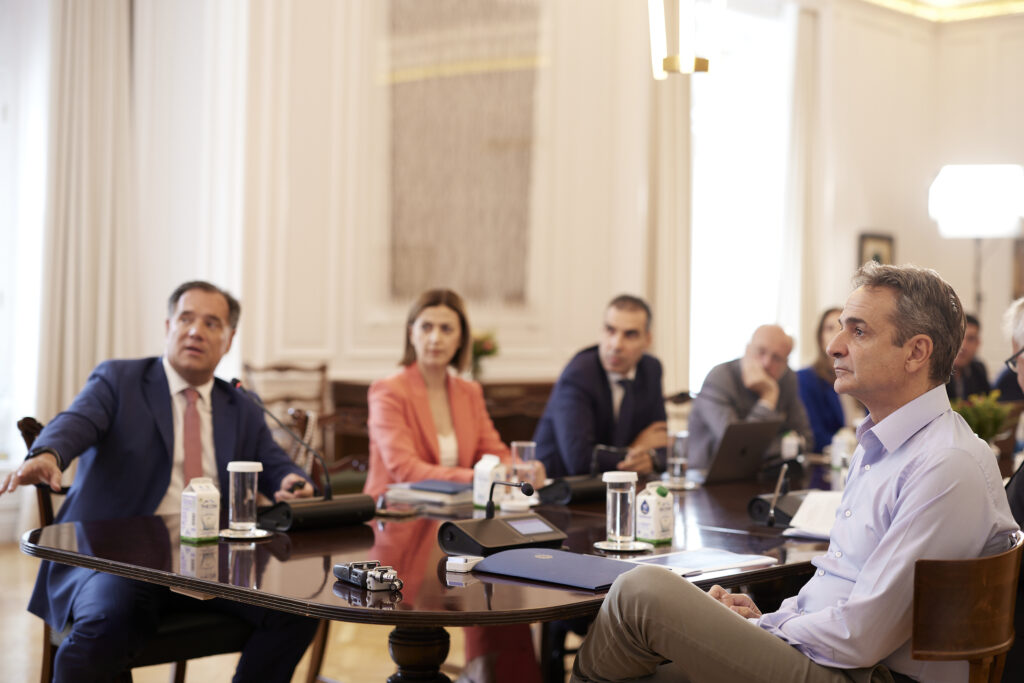 Έως το τέλος του έτους τα δωρεάν απογευματινά χειρουργεία – Τι συζητήθηκε σε σύσκεψη στο Μαξίμου