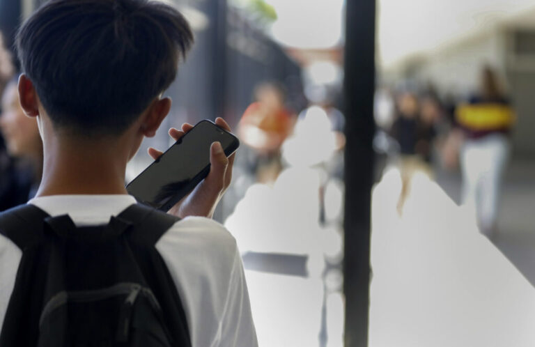 Καλιφόρνια: Τέλος τα smartphones στα σχολεία – Έρχεται η κατάργηση μετά τον περιορισμό