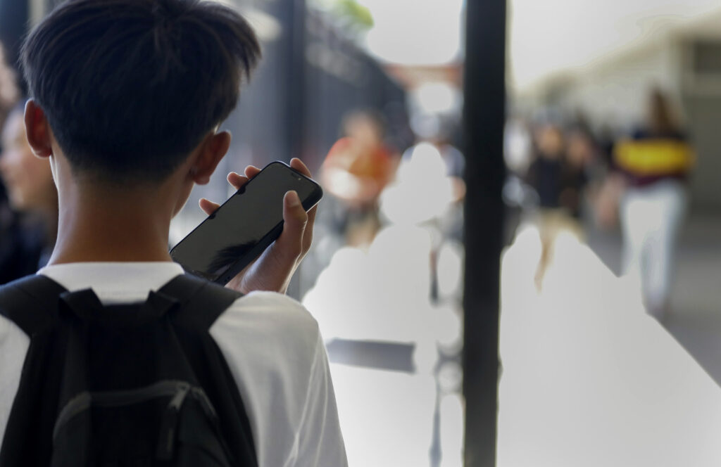 Καλιφόρνια: Τέλος τα smartphones στα σχολεία – Έρχεται η κατάργηση μετά τον περιορισμό