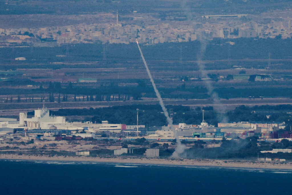 Ισραήλ: Η Χεζμπολάχ για «πρώτη φορά» εκτόξευσε βαλλιστικό πύραυλο εναντίον του Τελ Αβίβ – Στόχ