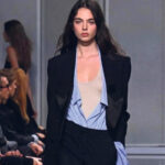 Ντέβα Κασέλ: Η 19χρονη κόρη της Μόνικα Μπελούτσι πόζαρε με ζαρτιέρες για περιοδικό μόδας