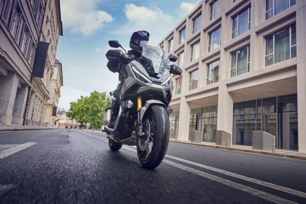 Honda X-ADV 2025: Νέα σχεδίαση και ανανέωση στα σημεία