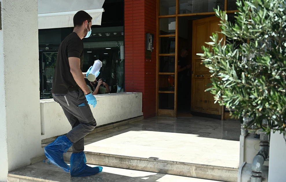 Θρίλερ στη Νέα Σμύρνη: Τι συνέβη στο διαμέρισμα που βρέθηκε νεκρός ο 46χρονος – Για κατάθεση η αδελφή του – Τι λένε οι γείτονες