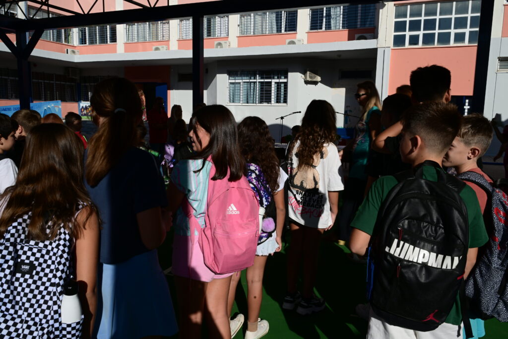 Σχολεία: Αλλάζουν όλα στα σήμερα – Πρεμιέρα χωρίς κινητά και μετάβαση στην ψηφιακή εποχή