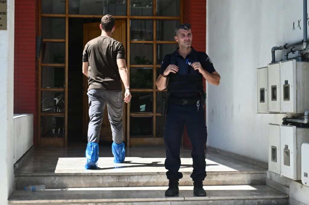 Νέα Σμύρνη: Ποινική δίωξη για ανθρωποκτονία στη γυναίκα που ομολόγησε πως σκότωσε τον αδελφό της