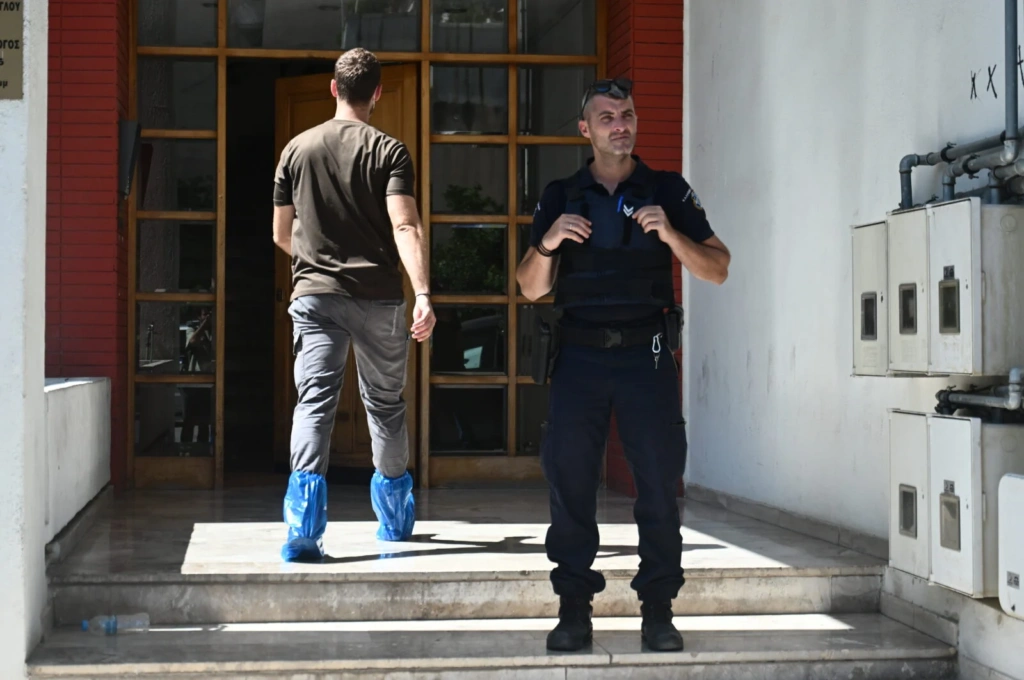 Νέα Σμύρνη: Ποινική δίωξη για ανθρωποκτονία στη γυναίκα που ομολόγησε πως σκότωσε τον αδελφό της