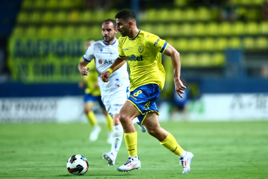 Super League: «Ορθιος» με 10 παίκτες στο Αγρίνιο ο Αστέρας, στο ντεμπούτο Μακελελέ – Δείτε τα γκολ