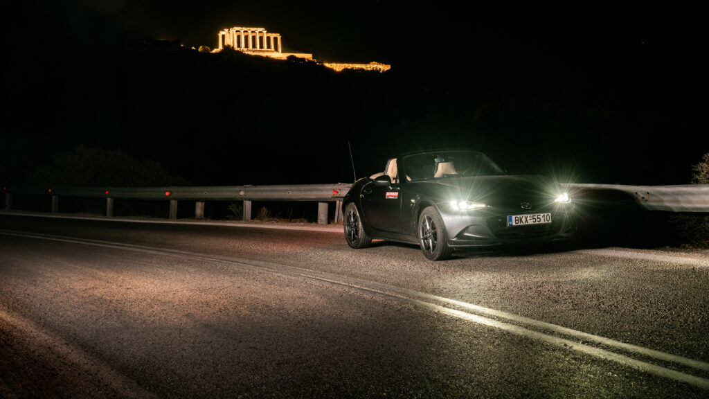 Βραδινή ψυχοθεραπεία με το νέο Mazda MX-5 στην Αθηναϊκή Ριβιέρα