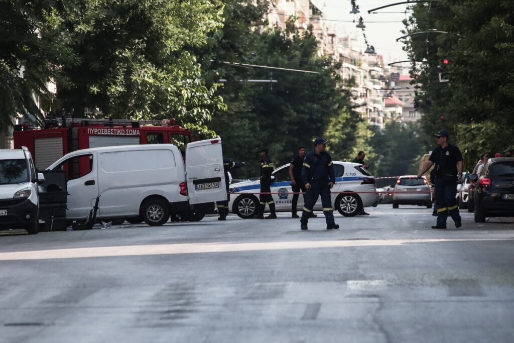 Συναγερμός στο Περιστέρι: Ύποπτος φάκελος με σκόνη στο γραφείο του Παχατουρίδη