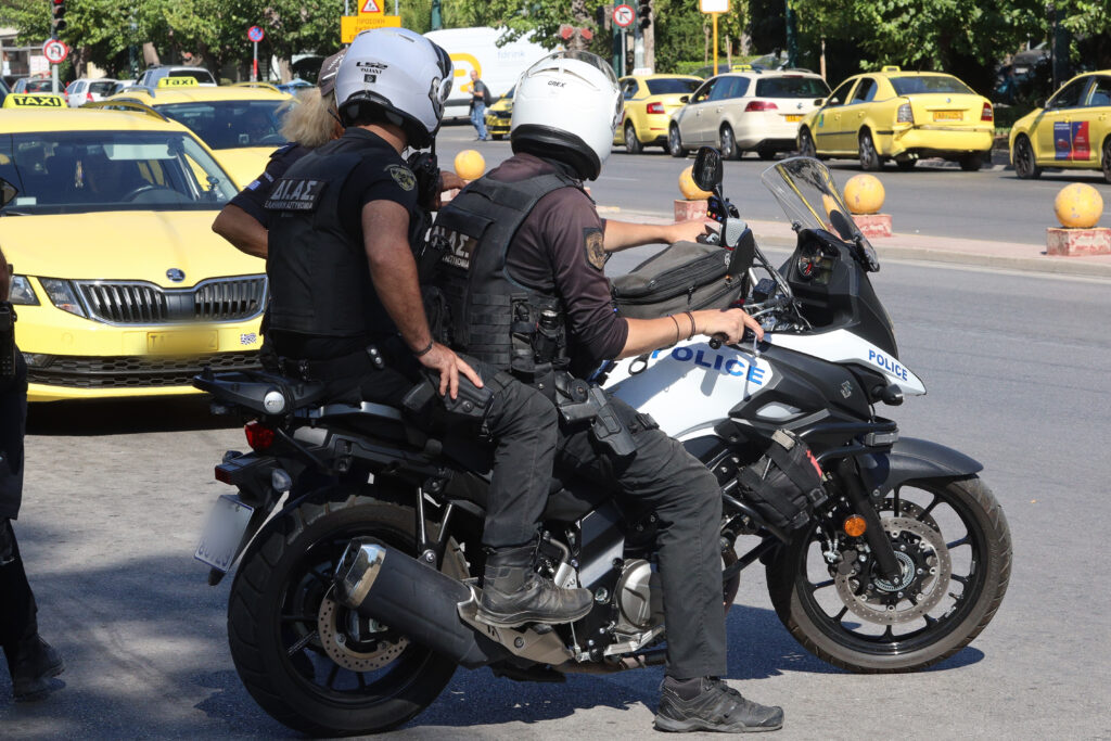 Κινηματογραφική καταδίωξη στην Κηφισιά – Τραυματίστηκε ο οδηγός της μηχανής
