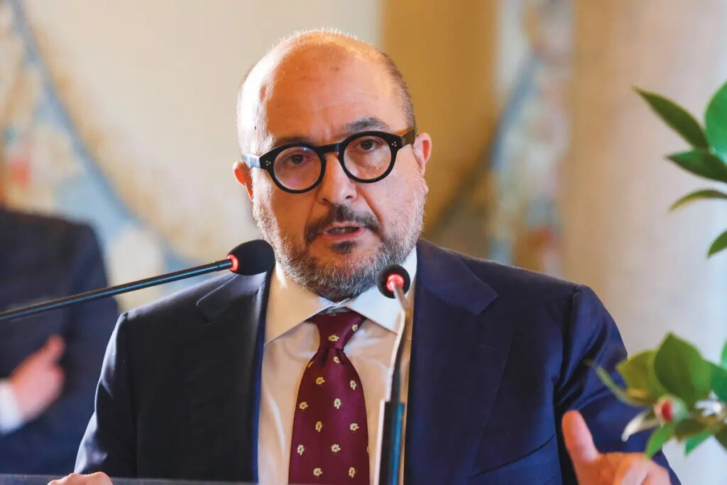 Ιταλία: Μπλεγμένος ο πρώην υπουργός- Έρευνα της εισαγγελίας για κατάχρηση δημοσίου χρήματος και αποκ