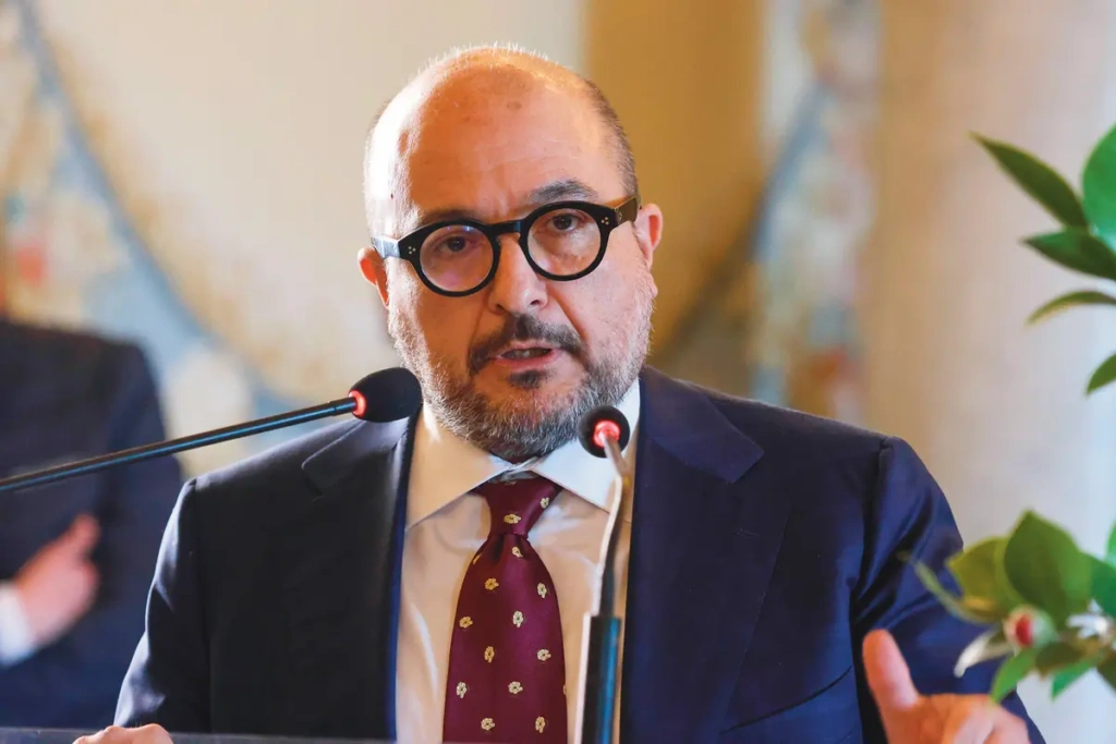 Ιταλία: Μπλεγμένος ο πρώην υπουργός- Έρευνα της εισαγγελίας για κατάχρηση δημοσίου χρήματος και αποκάλυψη πληροφοριών