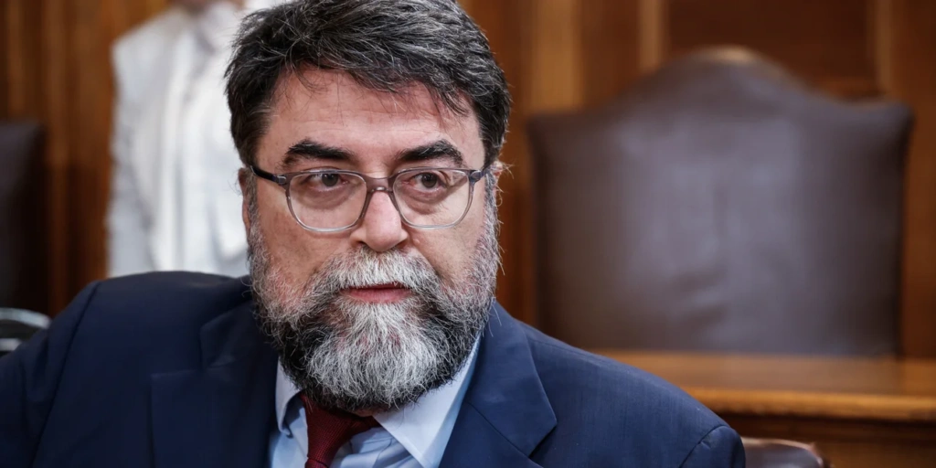 Βασίλης Οικονόμου: Απομάκρυνε τον διευθυντή του γραφείου του μετά από δημοσιεύματα για εμπλοκή του σε κύκλωμα trafficking