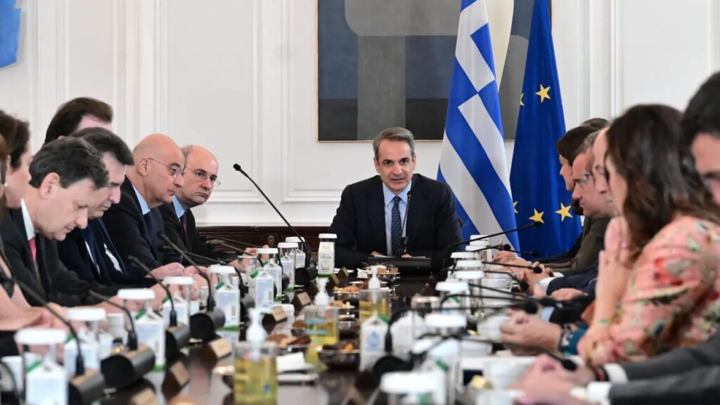 Συνεδριάζει στις 11 το υπουργικό – Βία ανηλίκων, μεσοπρόθεσμο και δημογραφικό στο τραπέζι