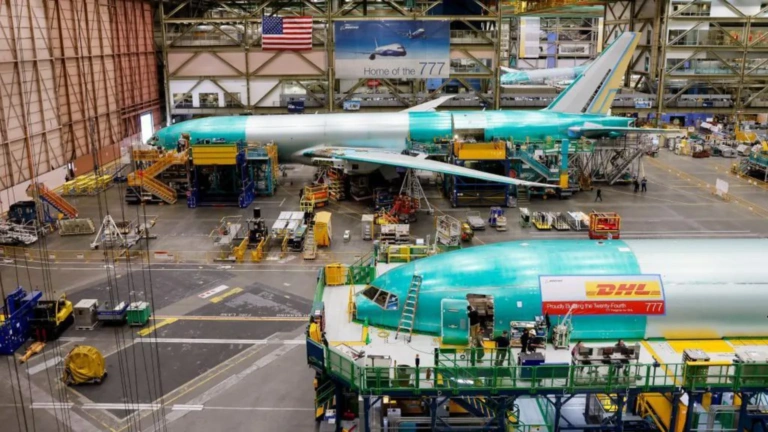 Boeing: Προσφέρει στο προσωπικό αύξηση των μισθών κατά 25%- Στόχος της να αποφύγει την απεργία