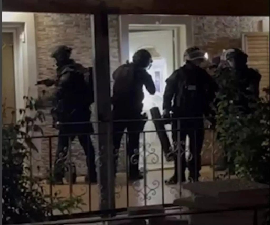 Βίντεο ντοκουμέντο από την έφοδο των ΕΚΑΜ σε καταυλισμούς Ρομά – Έχουν γίνει 10 συλλήψεις