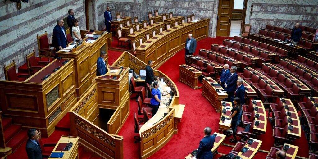 Βουλή: Τηρήθηκε ενός λεπτού σιγή στη μνήμη του Παύλου Φύσσα