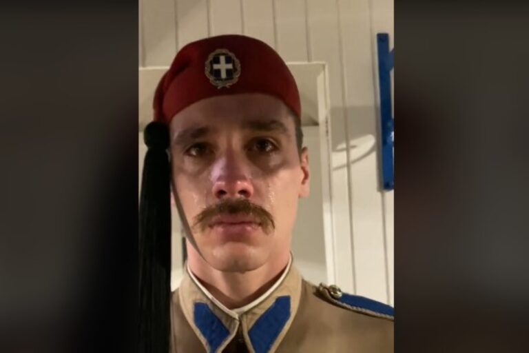 Ποιος είναι ο Εύζωνας που δάκρυσε στην τελευταία του υπηρεσία – Δέος και υπερηφάνεια στα social media [βίντεο]