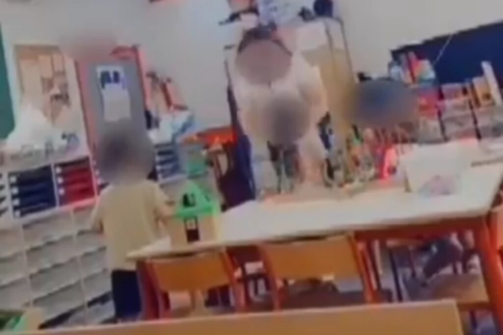 Σοκ στη Γαλλία: Νηπιαγωγός κακοποιεί άγρια 3χρονο κοριτσάκι – Βίντεο ντοκουμέντο