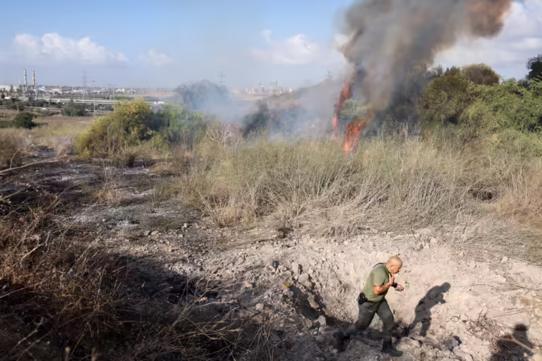 Πύραυλος που εκτοξεύθηκε από την Υεμένη κατέπεσε σε περιοχή στο κεντρικό Ισραήλ