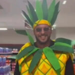 Νέα μανία στο Tik Tok – Βίντεο με Ισπανούς που ψάχνουν ταίρι, κρατώντας ανανάδες, σε σούπερ μάρκετ