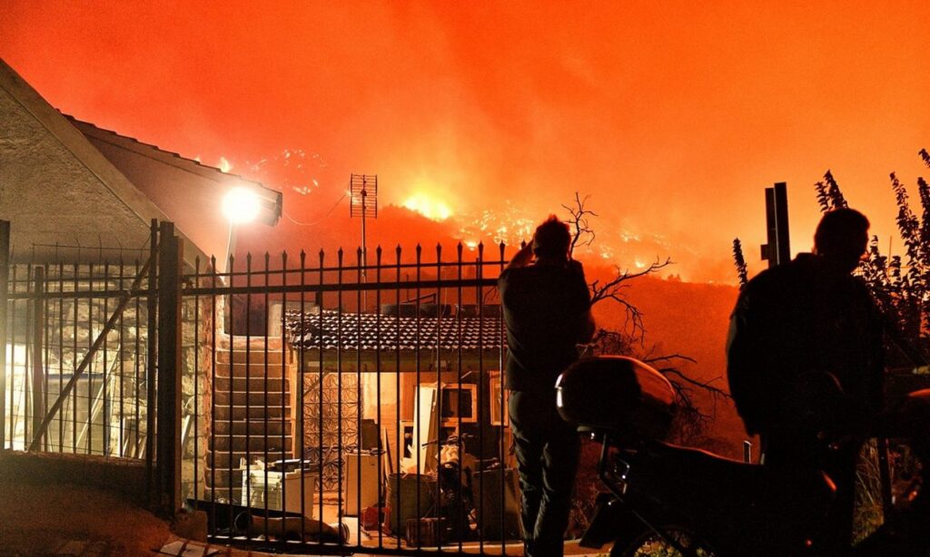 Φωτιά στο Ξυλόκαστρο: Τραγωδία – Βρέθηκαν δύο νεκροί – Είχαν πάει να βοηθήσουν φίλο τους