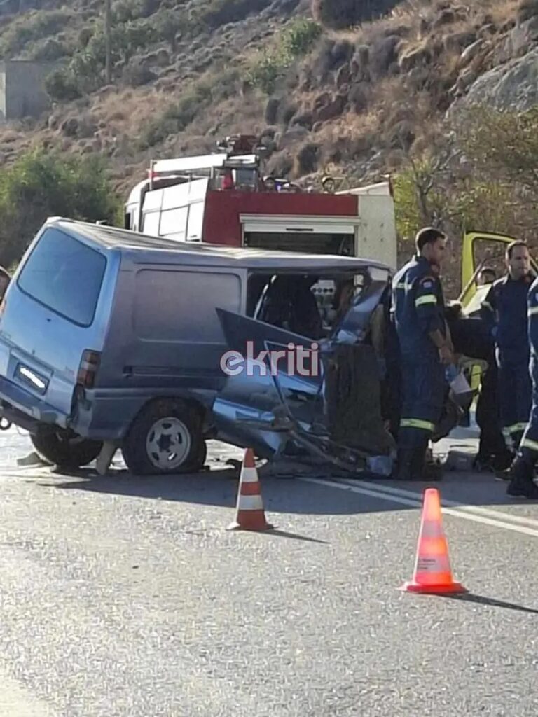 Τροχαίο στην Κρήτη: Η 52χρονη που σκοτώθηκε στον ΒΟΑΚ ήταν συνοδηγός σε κλούβα – Δυο τραυματίες [εικόνες]