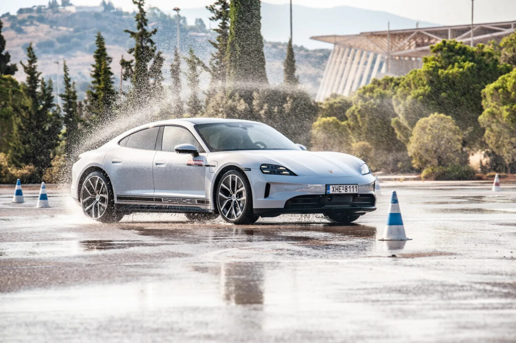 Δοκιμάζουμε τη νέα Porsche Taycan 4S: Faster, Higher, Further