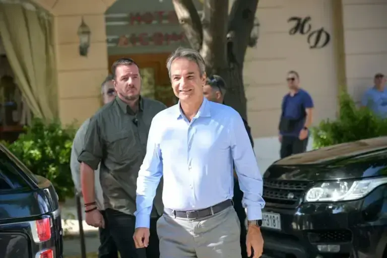 Στη Θεσσαλία ο Μητσοτάκης: Επίσκεψη στο νέο γραφείο Κτηματογράφησης Λάρισας