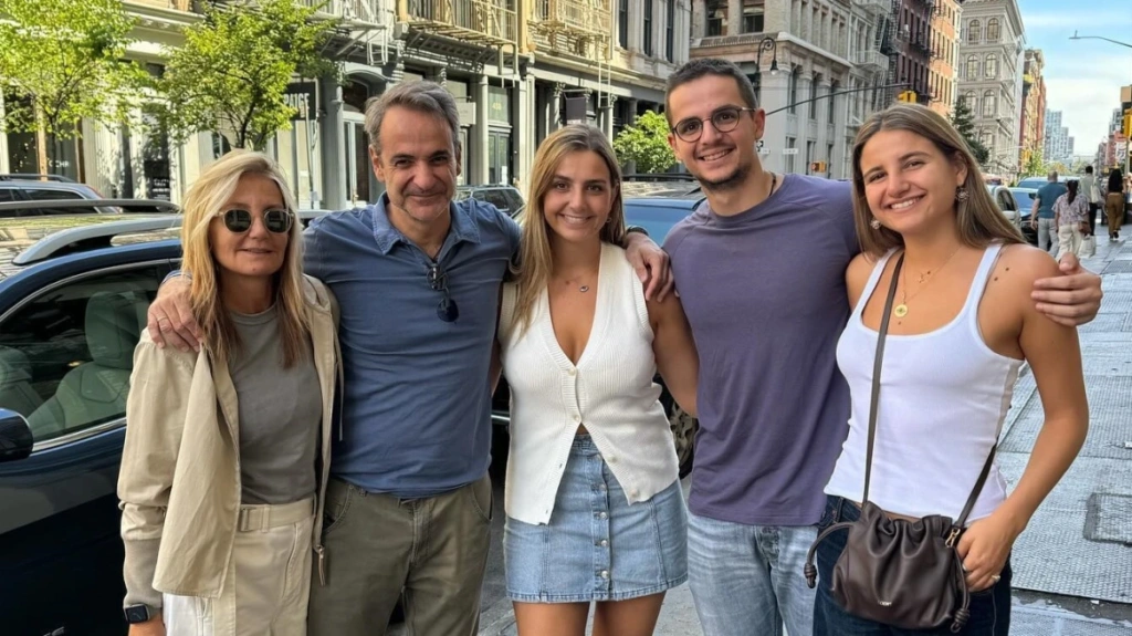 Μητσοτάκης: H φωτογραφία του με τη Μαρέβα και τα παιδιά τους στη Νέα Υόρκη