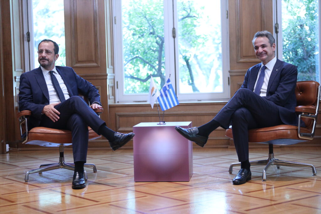 Συνάντηση Μητσοτάκη – Χριστοδουλίδη στο Μαξίμου – «Ελλάδα και Κύπρος είναι πυλώνας σταθε