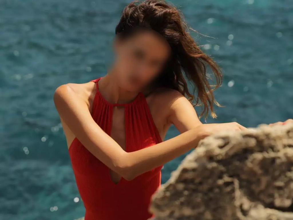 Σύλληψη playmate στο κέντρο της Αθήνας: Τι έχει συμβεί – Ποιος την κατήγγειλε