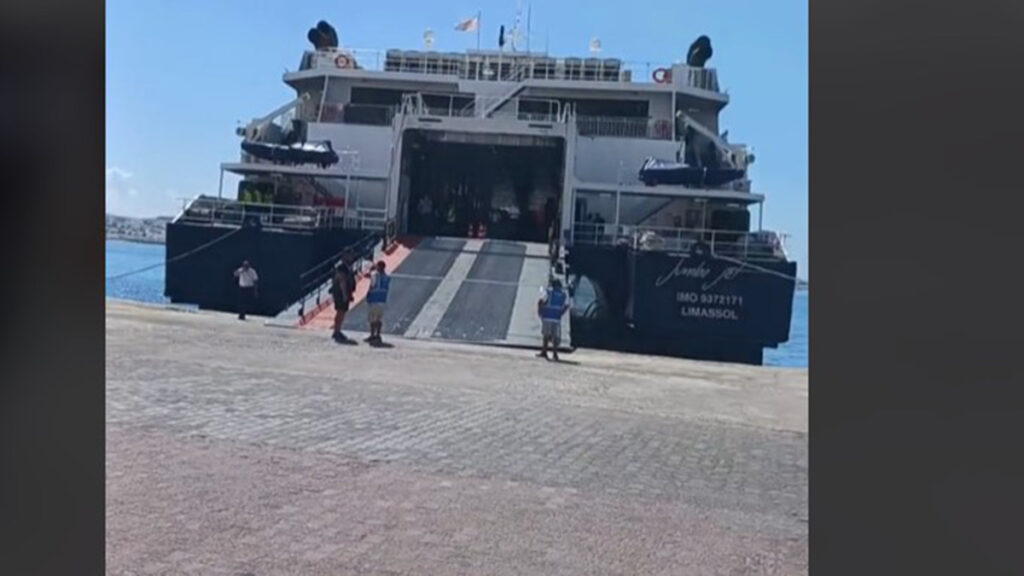 Ατύχημα στη Μύκονο: Μετακινήθηκε ο καταπέλτης πλοίου την ώρα της επιβίβασης – Δείτε βίντεο