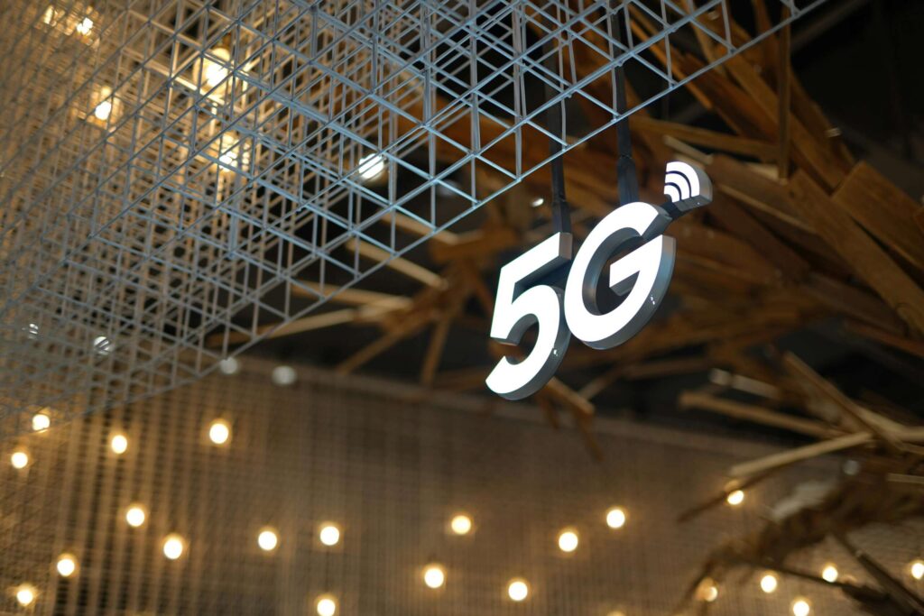 Πώς η τεχνολογία 5G μπορεί να φέρει επανάσταση στην αυτοκινητοβιομηχανία