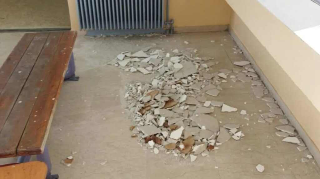 Πρέβεζα: Σοβάδες έπεσαν πάνω σε μαθήτριες την ώρα του μαθήματος