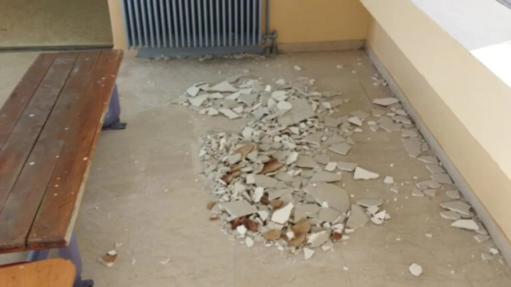 Πρέβεζα: Σοβάδες έπεσαν πάνω σε μαθήτριες την ώρα του μαθήματος