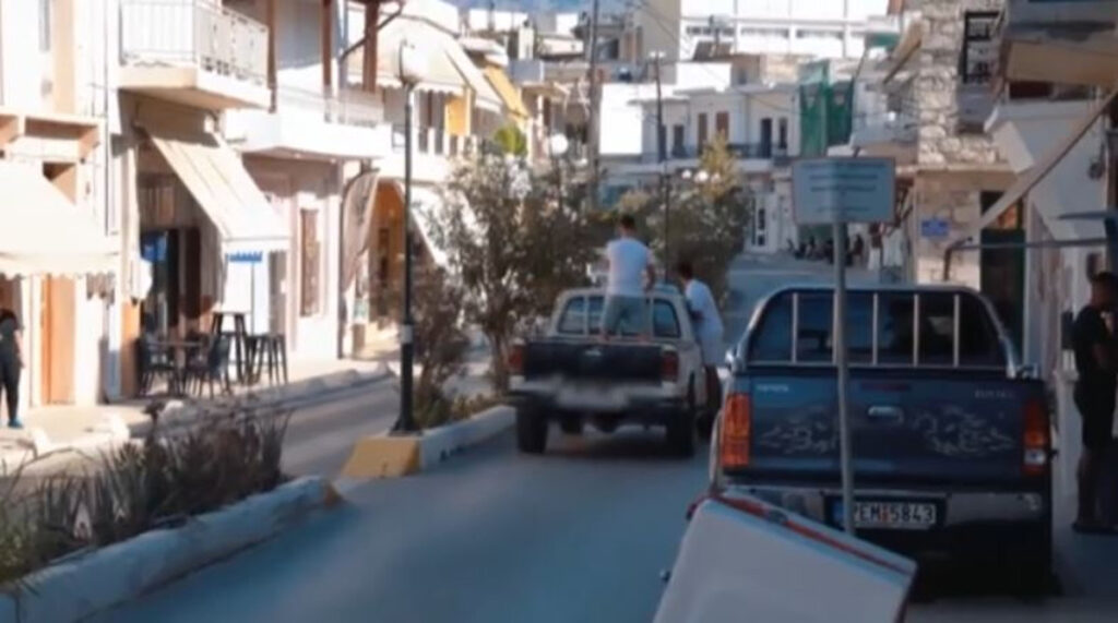 Αδιανόητο σκηνικό στην Κρήτη: Youtuber ανέβηκε σε αγροτικό που οδηγούσε 14χρονος