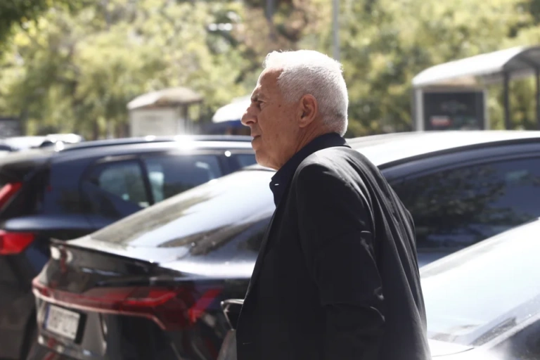 ΣΥΡΙΖΑ: Κυνηγούν τον ναύαρχο, φεύγει και το πλήρωμα