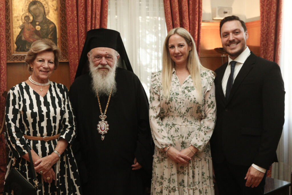 Η Θεοδώρα Γλυξμπουργκ πήρε την ευχή του Ιερώνυμου λίγο πριν τον μυθικό γάμο της με τον Μάθιου Κουμάρ