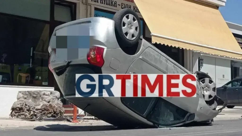 Θεσσαλονίκη: Αναποδογύρισε ΙΧ σε κεντρική λεωφόρο [βίντεο]