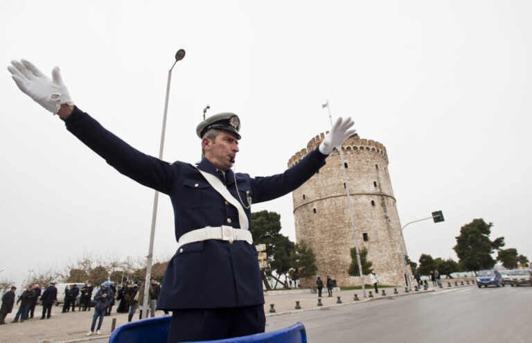 Απίστευτο: 55χρονος παρέσυρε τροχονόμο επειδή δεν τον άφησε να περάσει λόγω των μέτρων της ΔΕΘ